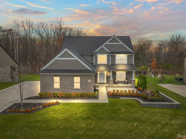 59392 Deer Haven Dr, South Lyon, MI 48178