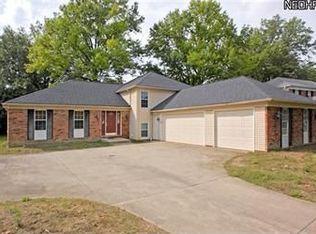 2212 Augusta Ct, Westlake, OH 44145