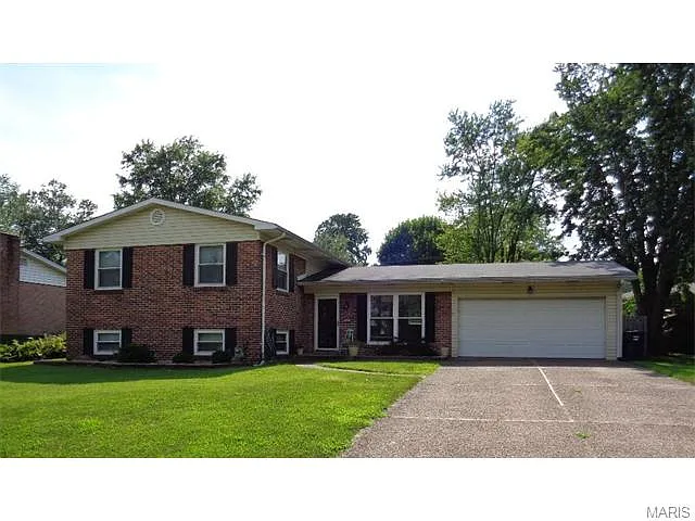 1411 Fox Creek Dr photo 1