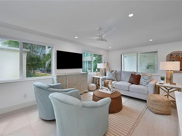 1950 Gulf Shore Blvd N #107 — Photo 1