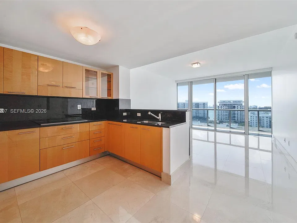 6799 Collins Ave #1101