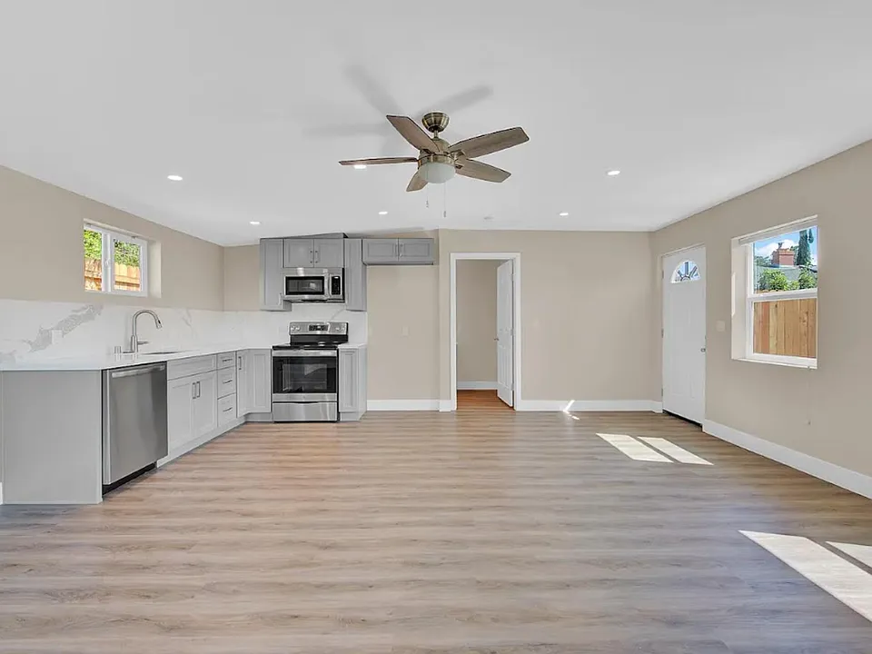 105B Laurel St