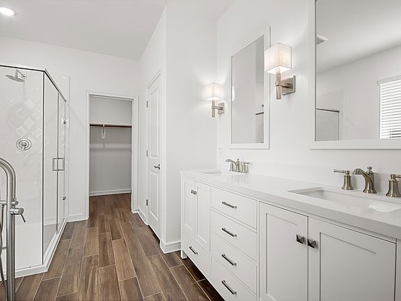 Primary bath with dual sinks