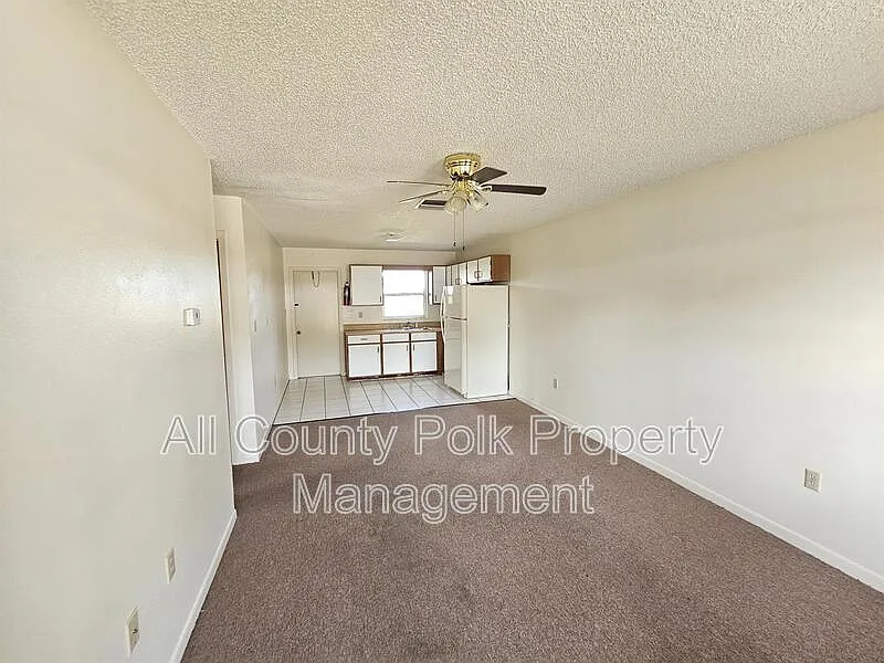 2 bed, 1.0 bath, 716 sqft, $995 — Photo 2