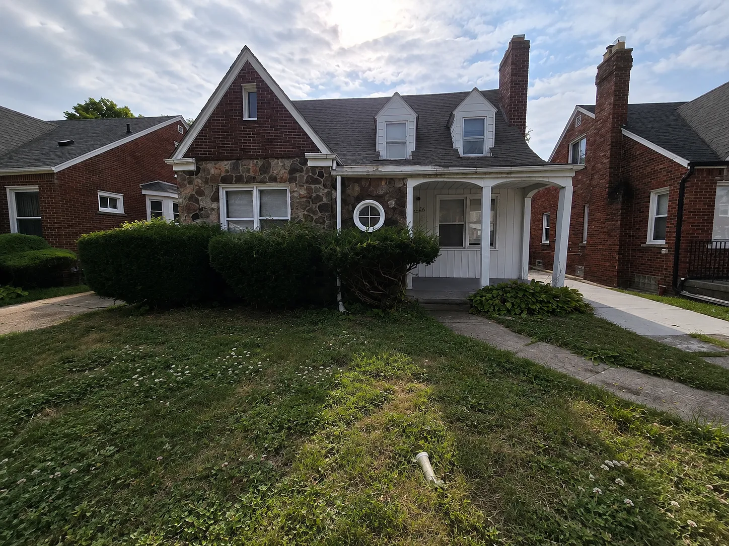 3 bed, 1042 sqft, $1,450 — Photo 1