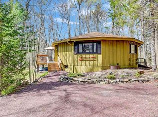 1542 Crestview Ln, Pocono Pines, PA 18350