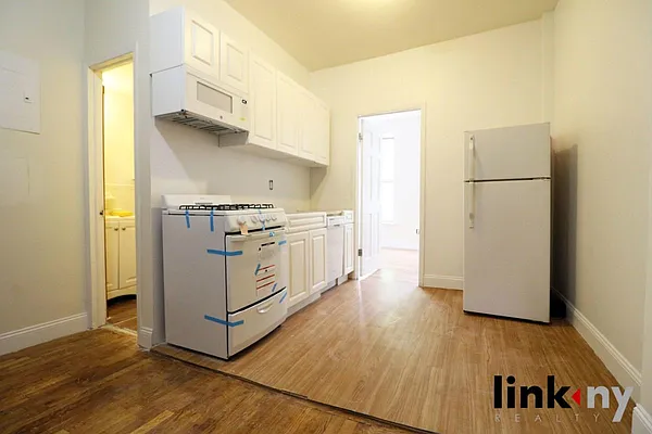 Rented by Link NY Realty | media 1