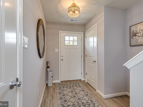 3rd image of 8 Ravello Ct