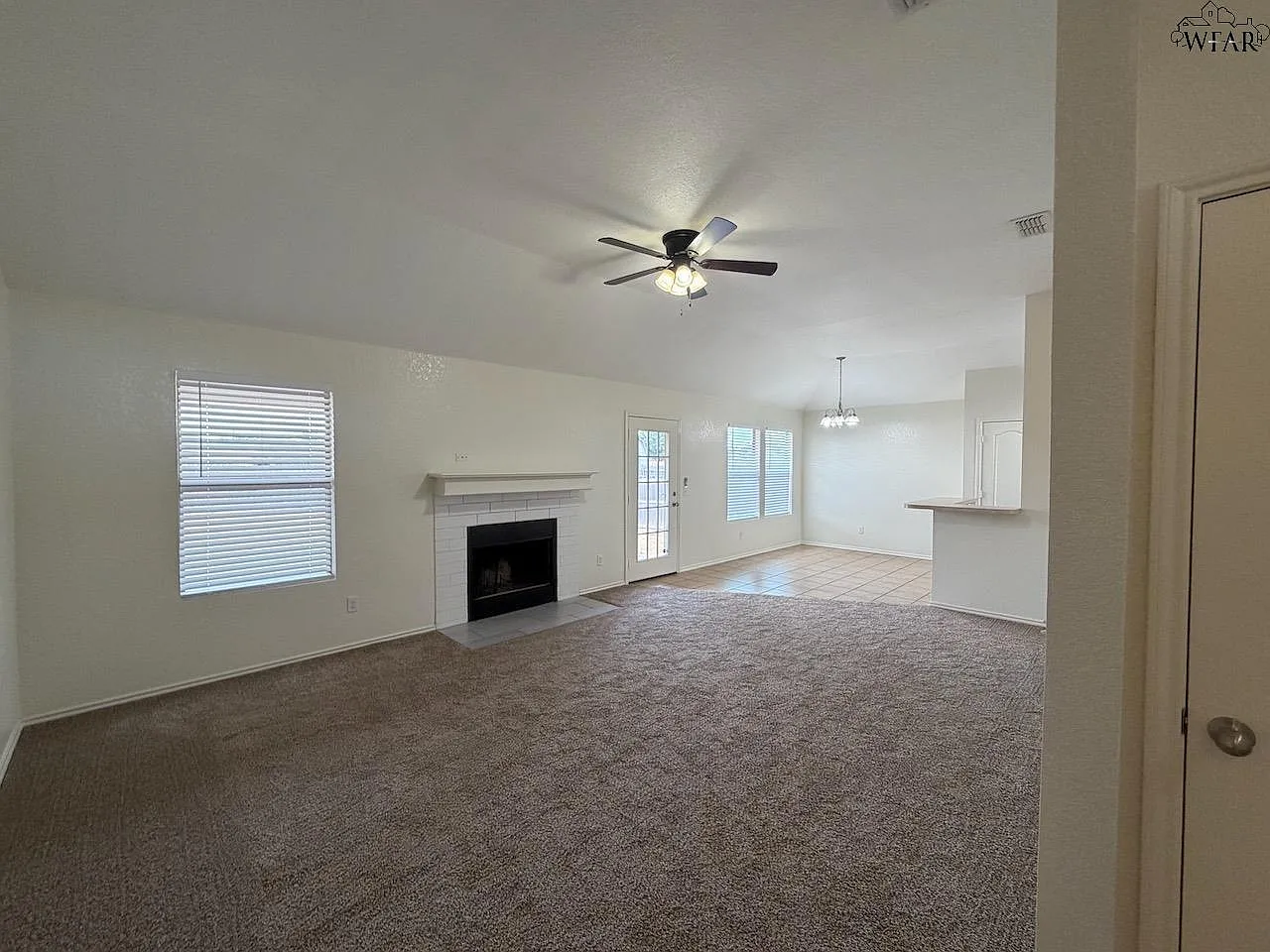 3 bed, 2.0 bath, 1460 sqft, $2,000 — Photo 3