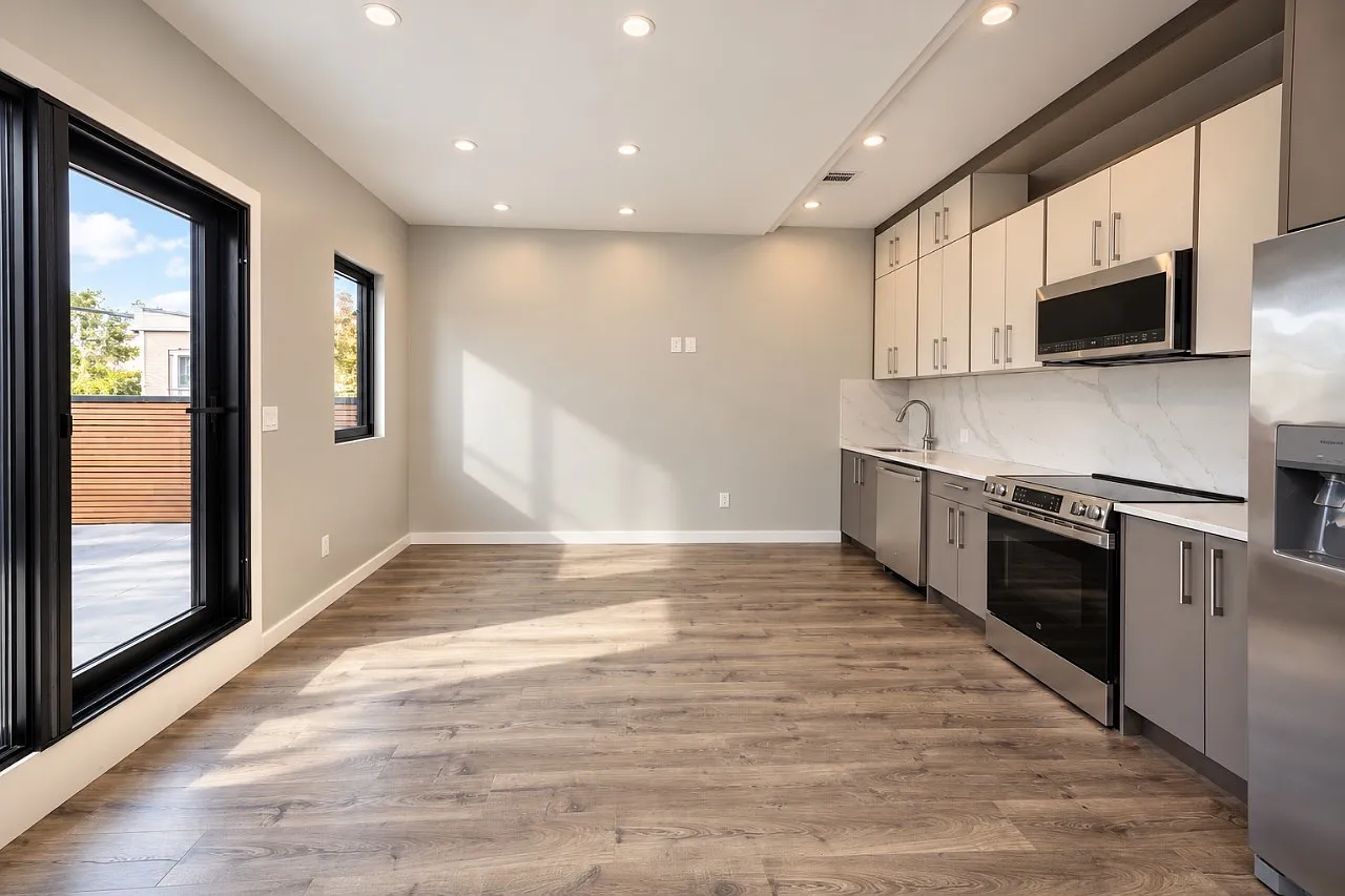 2 bed, 700 sqft, $3,200 — Photo 4