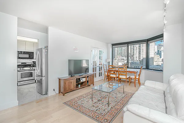 Rented by Luxury Habitat | media 2