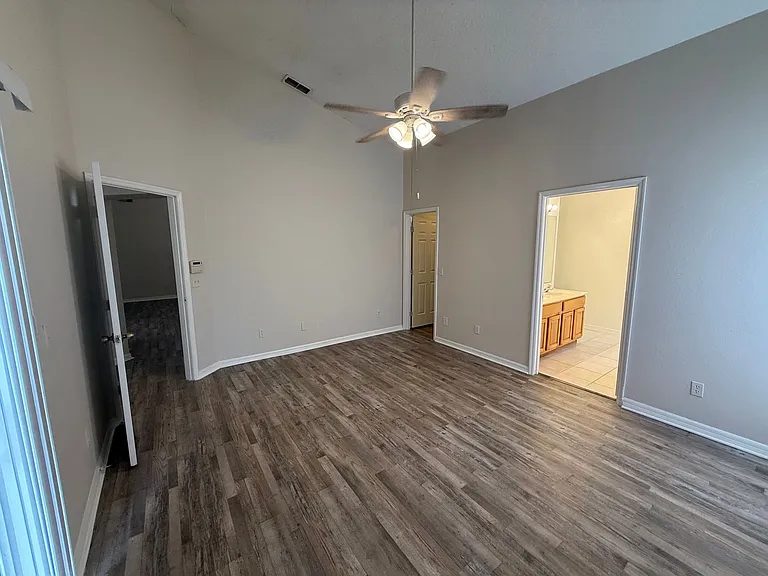 12464 Castlemain Trl — Photo 19