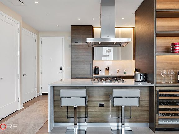 3rd image of 530 W 30th St APT 20F