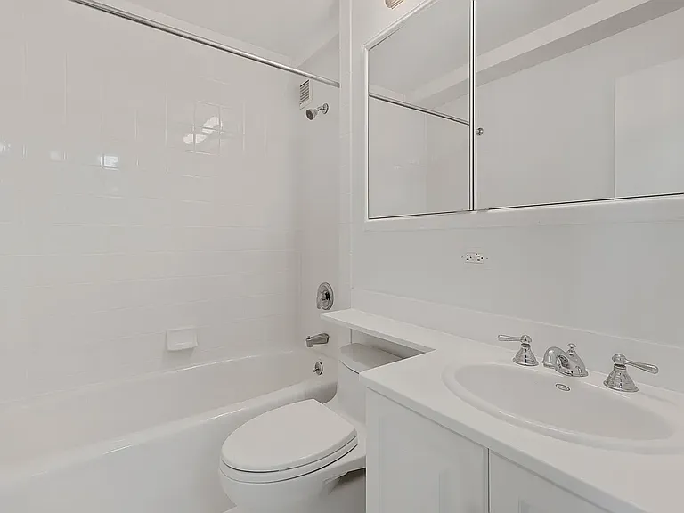 300 E 57th St #3H — Photo 1