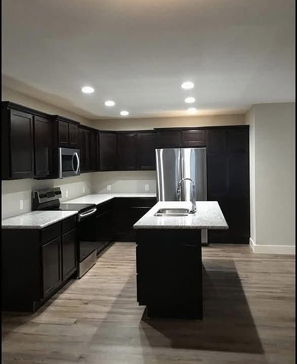 1st image of 923 Walnut St #923