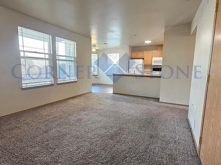1805 E Overland Rd #13 — Photo 2