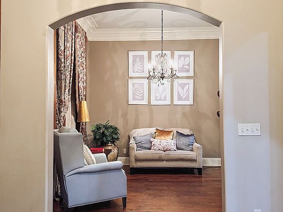 SITTING ROOM/FORMAL DINING
