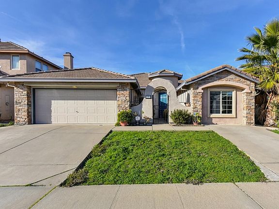2nd image of 141 Highfield Cir