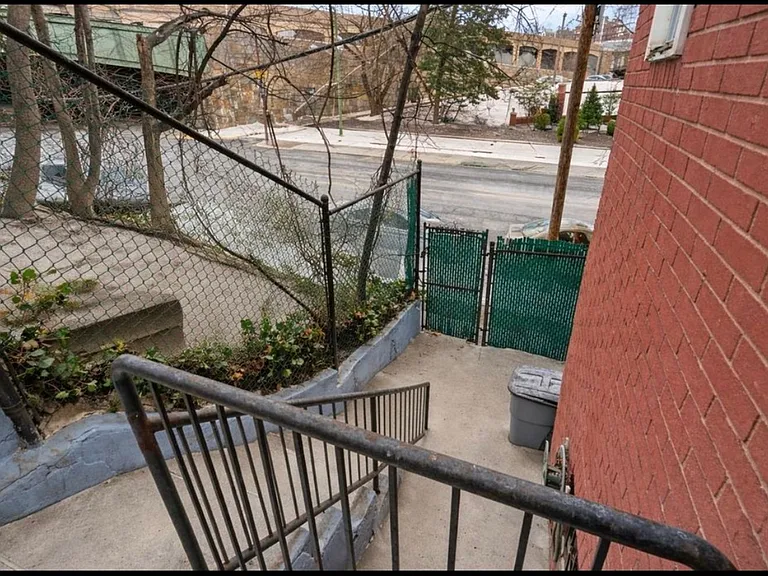 407 Park Ave — Photo 23