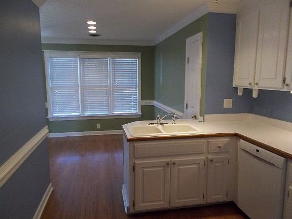3rd image of 418 Woodfield Dr
