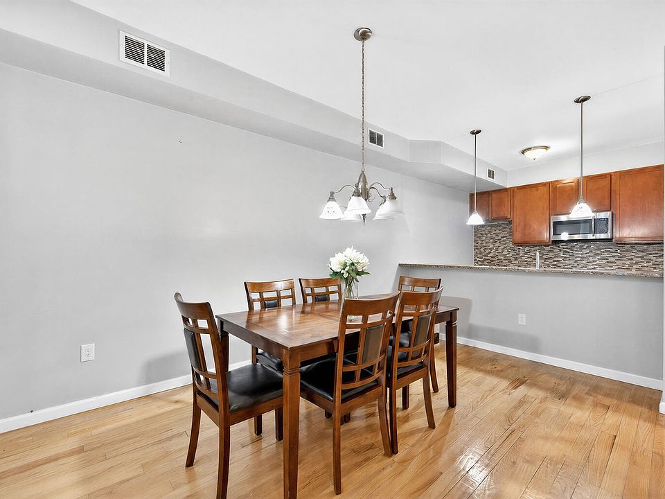 1st image of 612 12th St APT 3