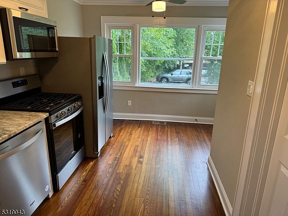 5th image of 637 Central Ave