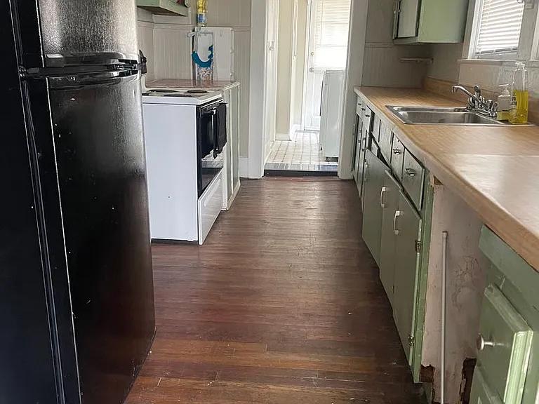 803 Main St E — Photo 6