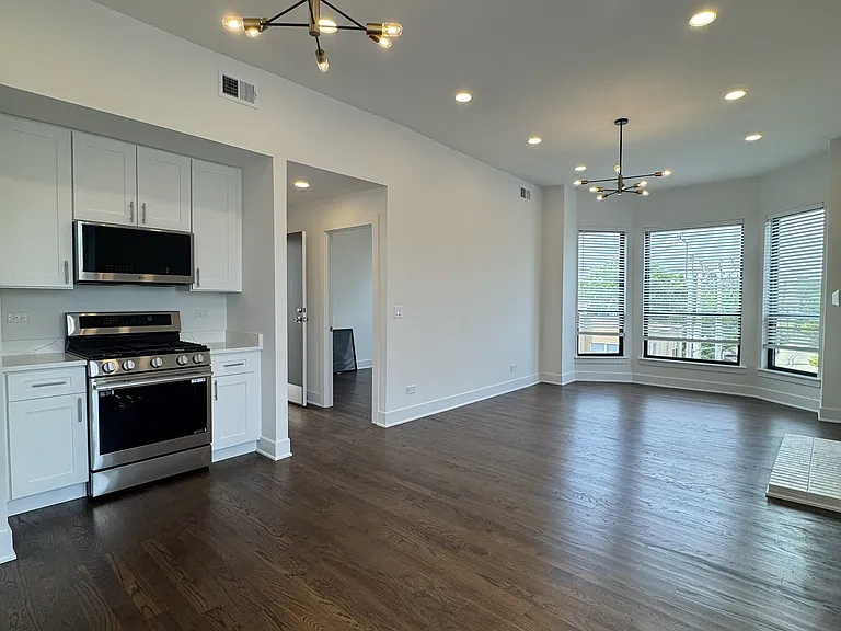 1158-60 W Taylor St / 917 S Racine Ave — Photo 3