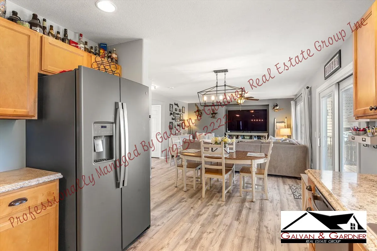 4 bed, 3.5 bath, 2238 sqft, $2,500 — Photo 4