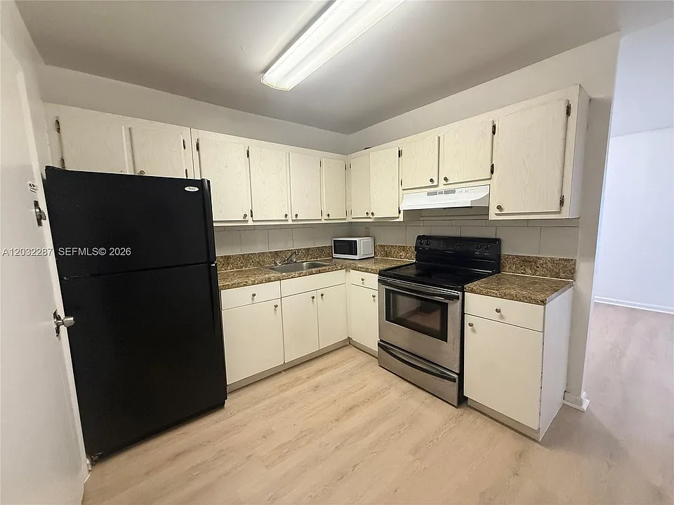 12215 W Dixie Hwy #306