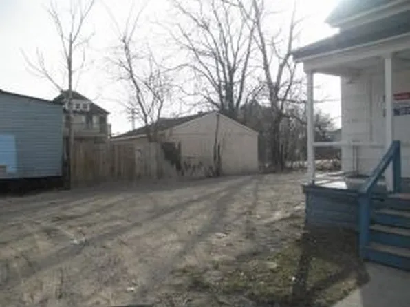 18 Tacoma Ct, Pontiac, MI 48342