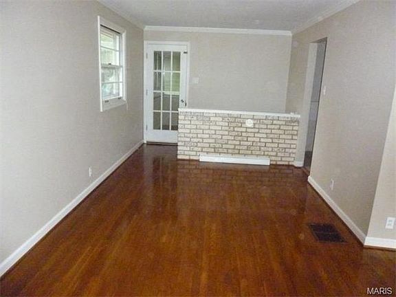 4th image of 643 Bagnell Dr