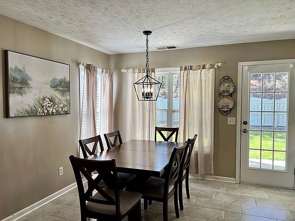 4th image of 101 Providence Rd