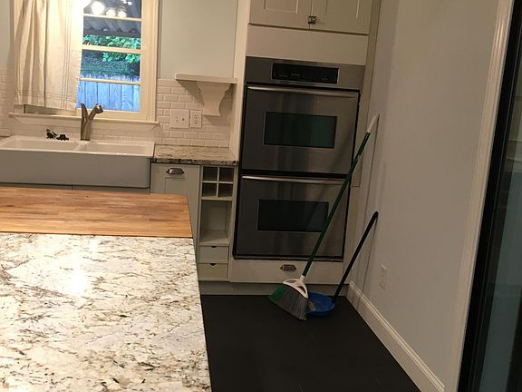 Kitchen & double ovens