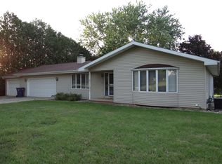 W7810 Grandview Rd, Hortonville, WI 54944