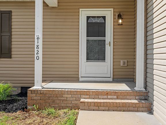 4th image of 1820 Emily Ln
