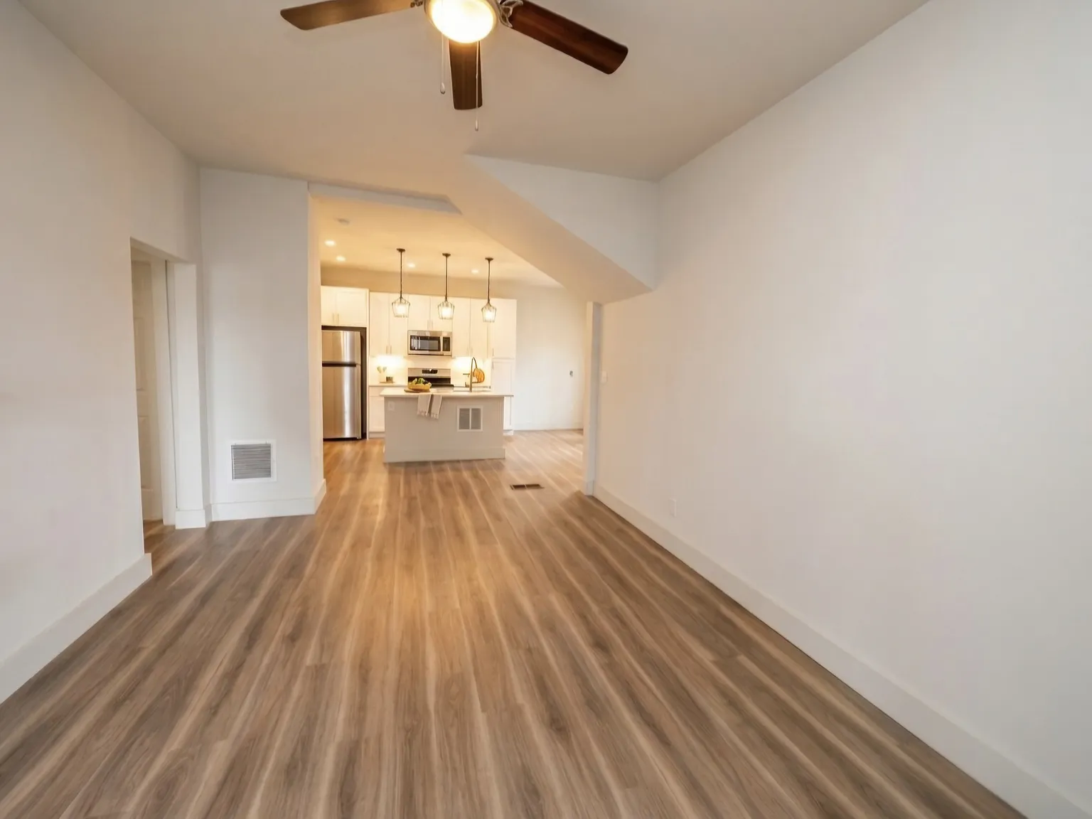 2 bed, 900 sqft, $1,200 — Photo 3