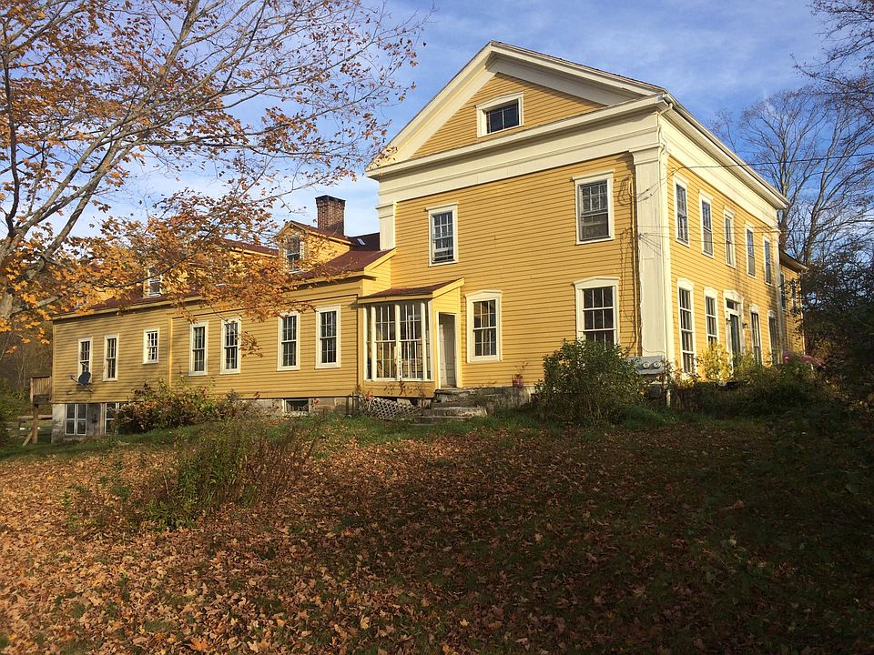 Main house. The last three windows on the left show the location of the the apartment. The deck is just visible.