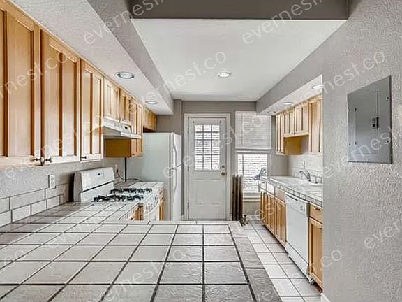 2nd image of 1100 N Logan St APT 6