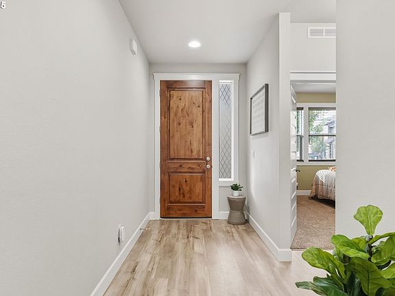 4th image of 10719 NE 121st Ave