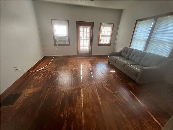 3rd image of 703 10th St