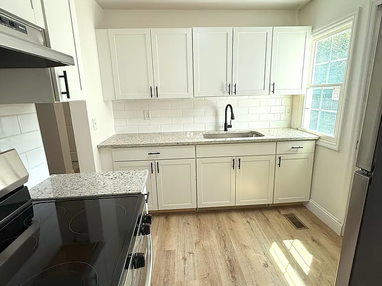 1413 Bonner Ave — Photo 5