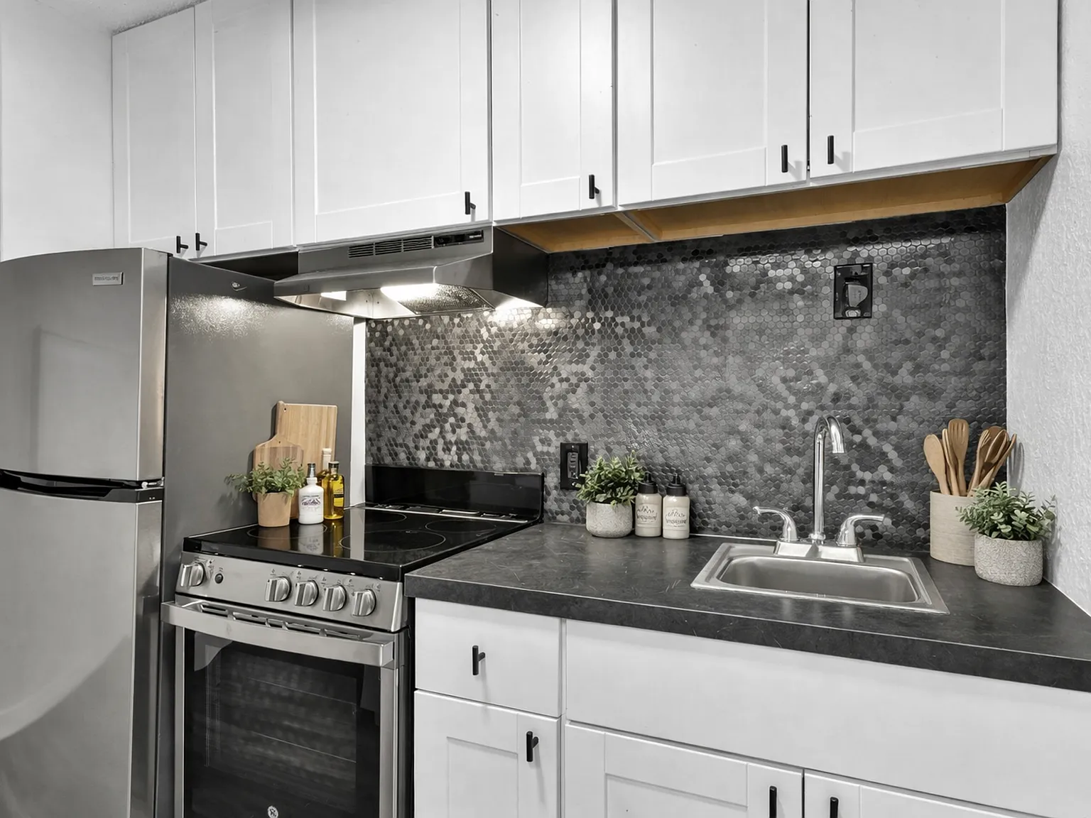 1311 1st St Apartments — Photo 2