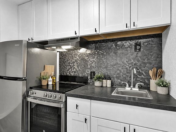 2nd image of 1309 1st St S #4