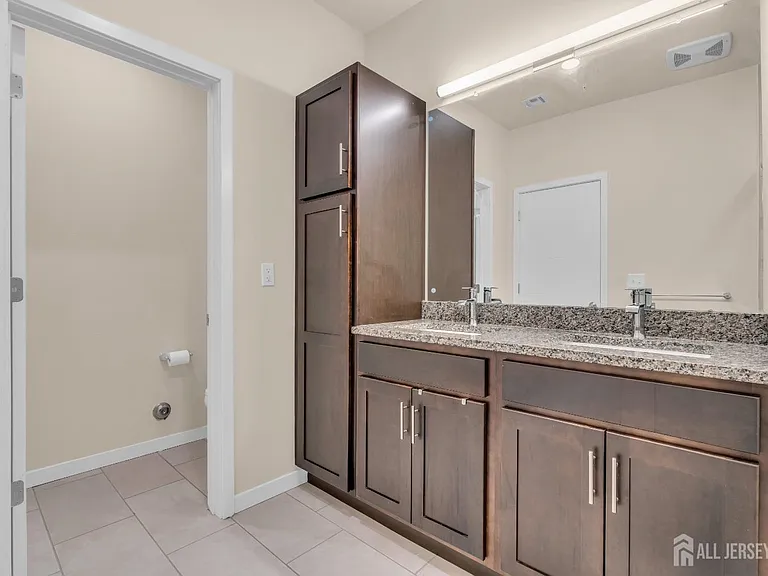 112 Lorhan Dr — Photo 11