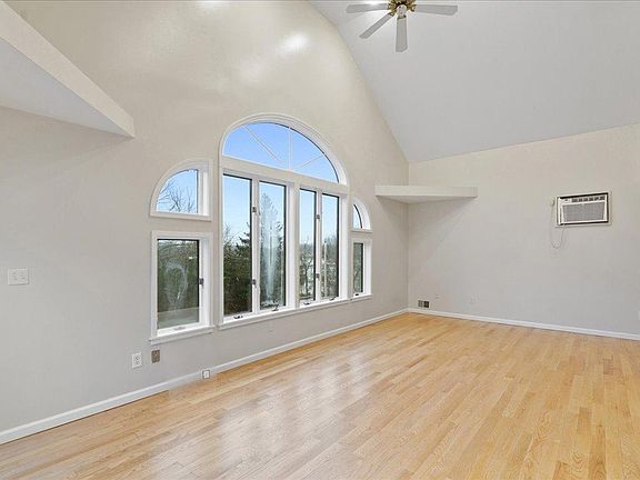 4th image of 17 Valley Dr
