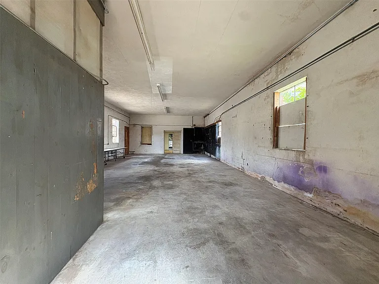 2217 Avenue G — Photo 13
