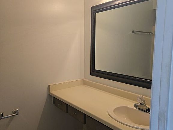 5th image of 2 Carriage Cir #D