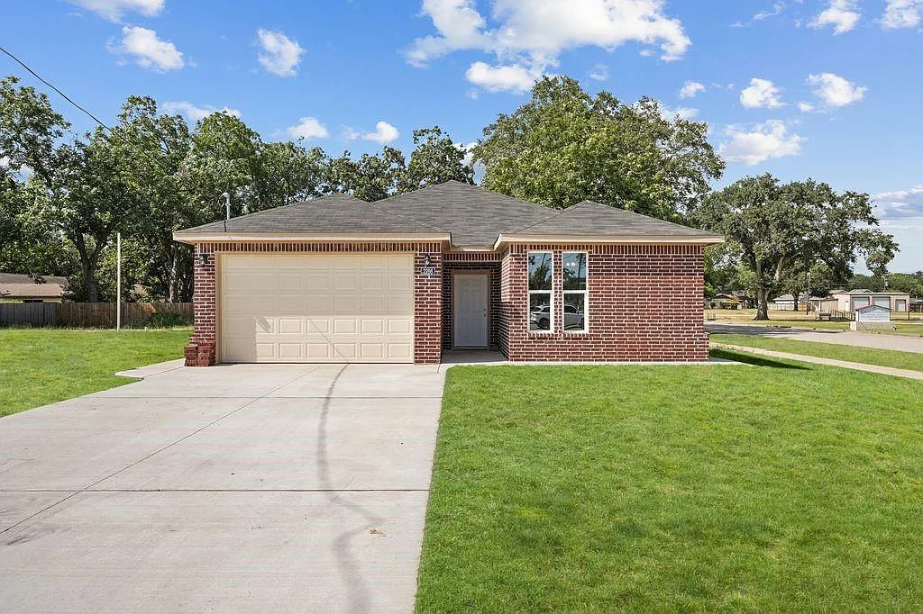 3 bed, 2.0 bath, $2,800 — Photo 1