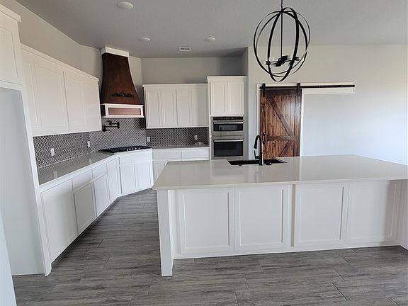 4th image of 4124 Peak Ln